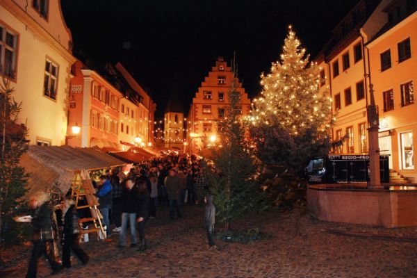 endingen-weihnachtsmarkt-3-c-hauser4C2BDF40-0F36-FDE0-3C68-087132F15B3D.jpg