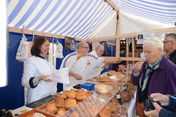 alemannischer-brotmarkt-endingen-hauserdsc-5838313D9D66-5881-DF79-10BF-6AFA7BD3C91E.jpg